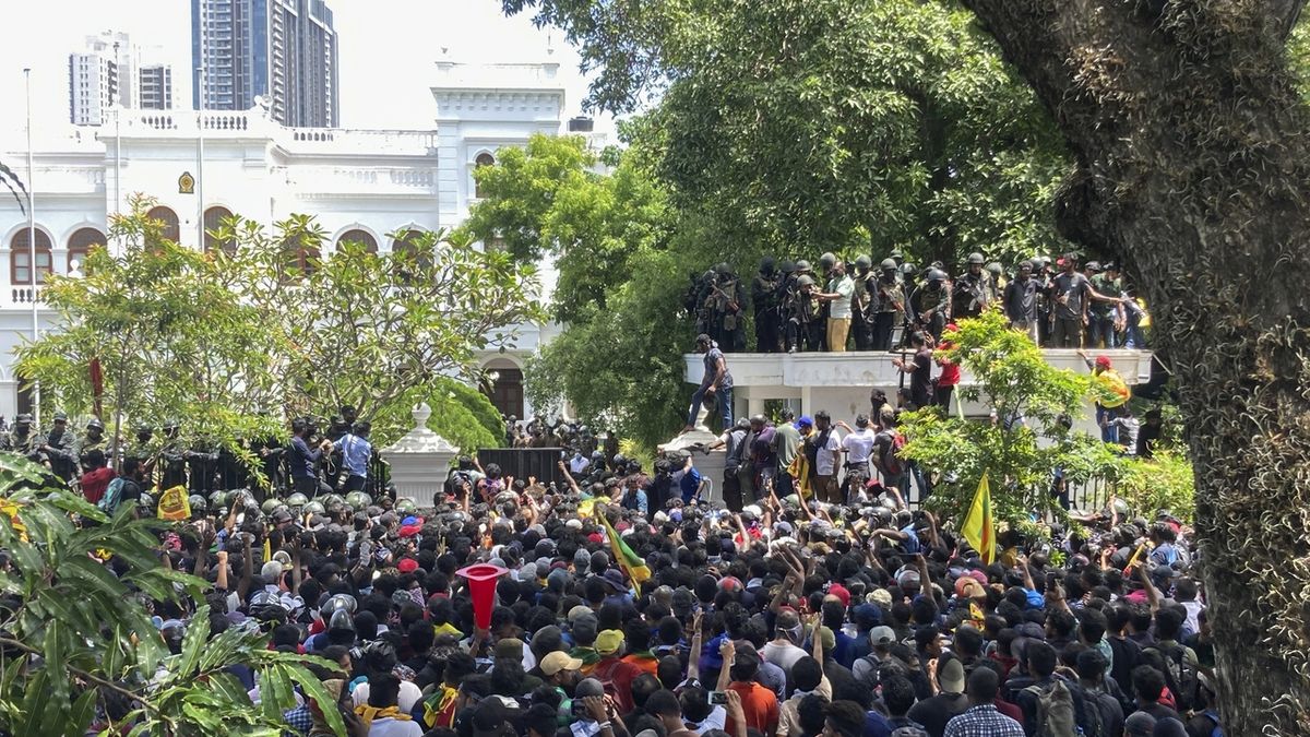 Napětí na Srí Lance trvá, prezident neodstoupil